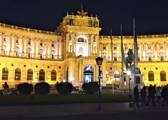 오스트리아 빈의 호프부르크 왕궁.