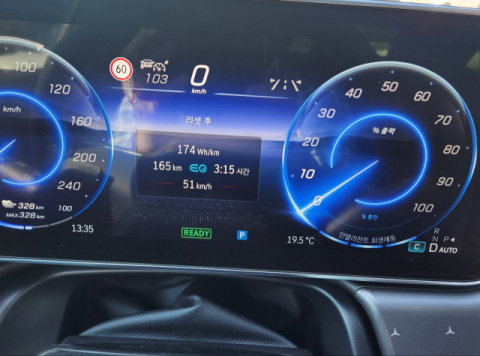 메르세데스-벤츠 ‘더 뉴 EQE’ 자동 회생제동 기능인 ‘인텔리전트 회생제동’ 모습. 벤츠코리아 제공