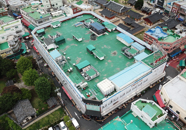 부산 동래구 복천동 동래시장 옥상 모습. 부산일보DB