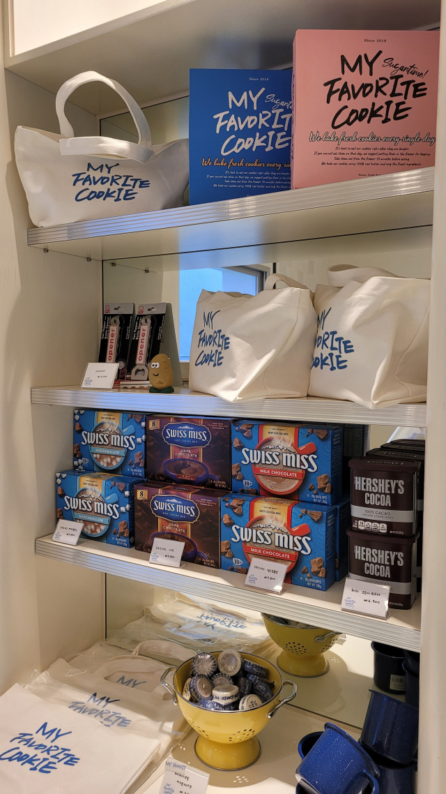 마이페이보릿쿠키의 굿즈도 함께 팔고 있다.