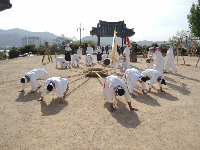 감내게줄당기기. 부산구덕민속예술보존협회 제공