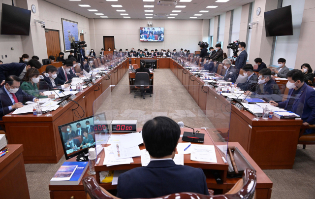 지난 26일 국회에서 열린 2030부산세계박람회 유치지원 특별위원회 회의에서 서병수 위원장이 회의를 주재하고 있다. 김종호 기자 kimjh@