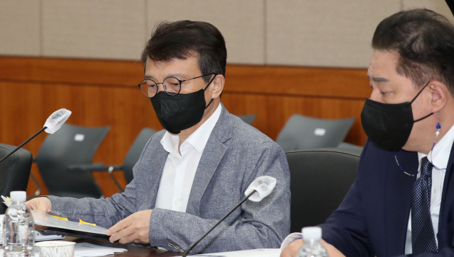 지난 26일 국회 정보위원회의 국정원 국정감사에 참석한 김의겸 의원. 연합뉴스