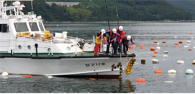 패류 생산해역 위생조사 장면. 해수부 제공