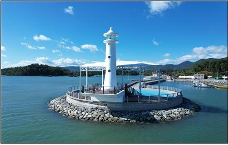 11월의 등대로 선정된 경남 하동군 술상항 남방파제 등대. 해수부 제공