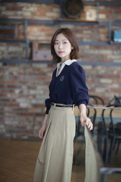 영화 ‘고속도로 가족’으로 관객 만날 준비에 한창인 김슬기는 부산에서 나고 자란 부산 출신 배우다. 올해 부산국제영화제에 초청된 이 작품으로 고향을 찾아 관객을 만났다. 영화사 설렘 제공