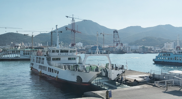 통영항을 출항해 욕지도와 연화도, 우도를 경유하는 여객선. 부산일보DB
