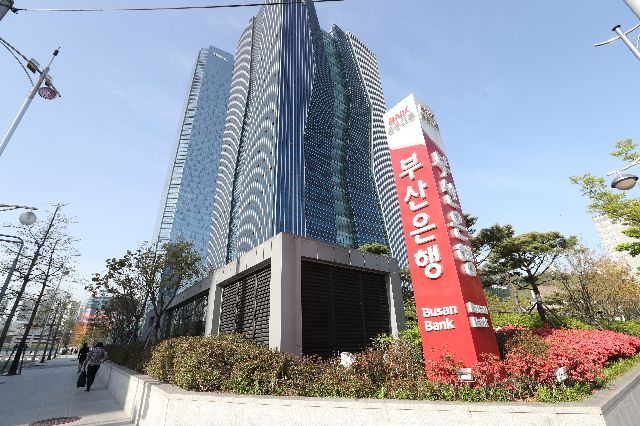 문현금융단지 부산은행 본점 전경. 부산일보DB