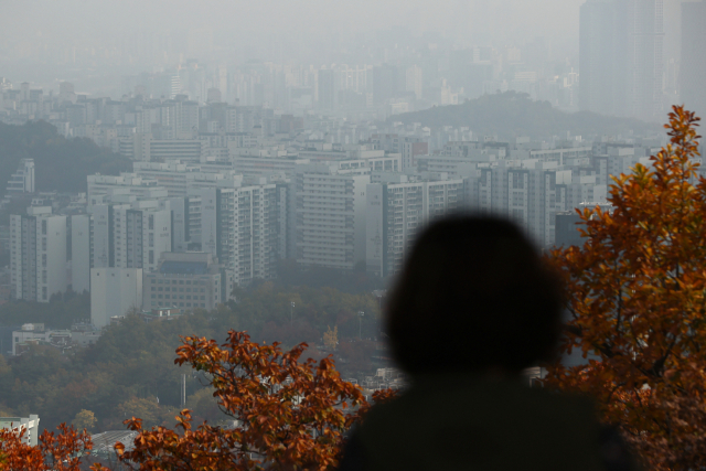 사진은 서울 남산에서 바라본 시내 아파트 단지. 연합뉴스