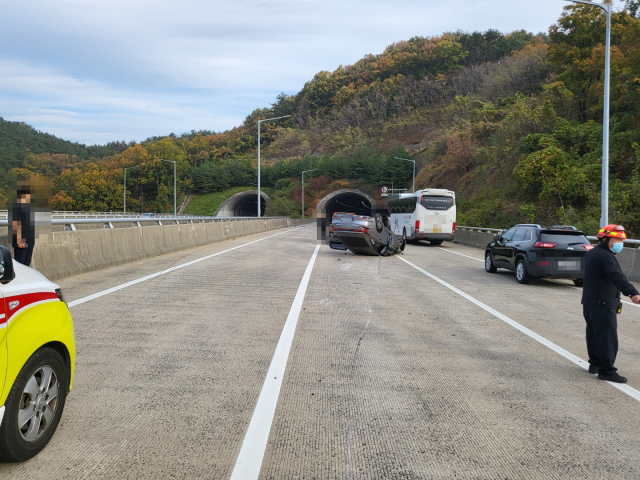 10일 오전 8시 25분께 기장군 부산울산고속도로에서 추돌사고가 발생해 운전자 1명이 경상을 입었다. 부산경찰청 제공