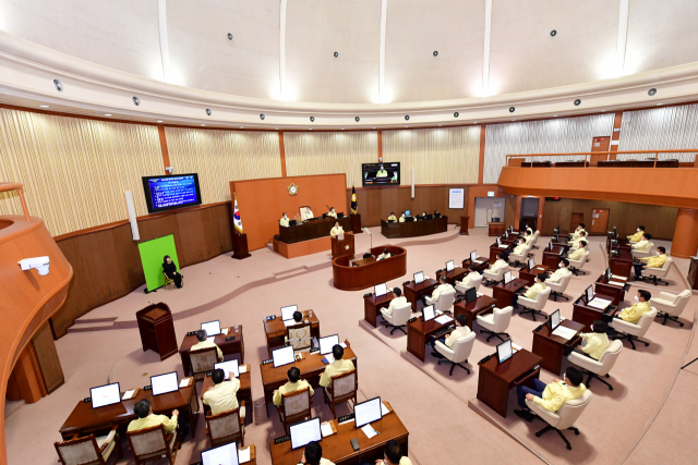 10월 27일 제242회 진주시의회 임시회 2차 본회의 모습. 김현우 기자