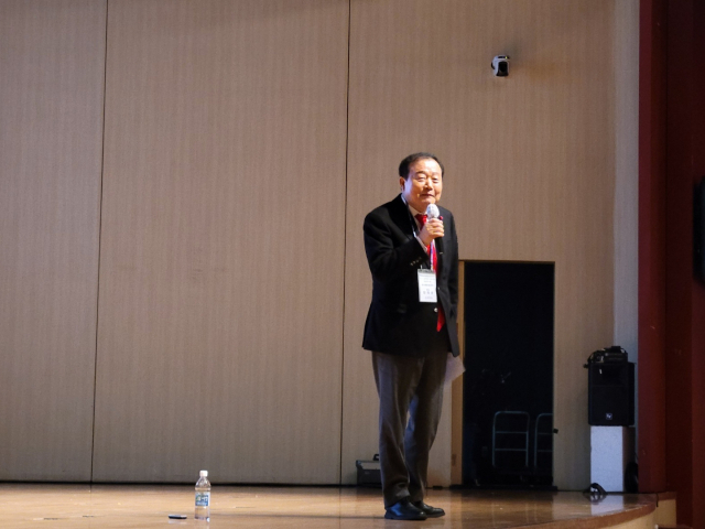 양재생 은산해운항공(주) 회장이 11일 동아대학교(총장 이해우) 부민캠퍼스를 방문해 ‘21세기 기업의 미래 생존전략’을 주제로 강연을 했다.