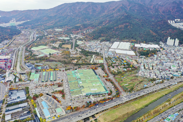 13일 부산 해운대구 반여농산물 도매시장과 센텀2지구 일대 모습. 김종진 기자 kjj1761@