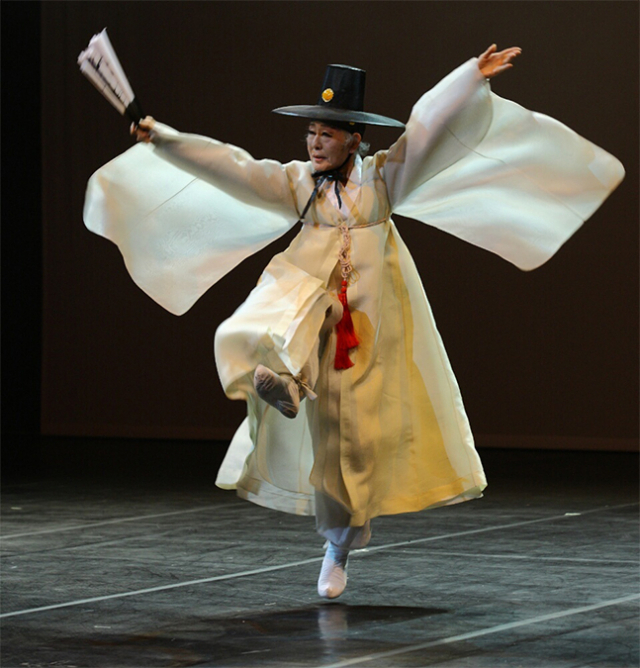 ‘부산 춤의 살아 있는 역사’ 김진홍.