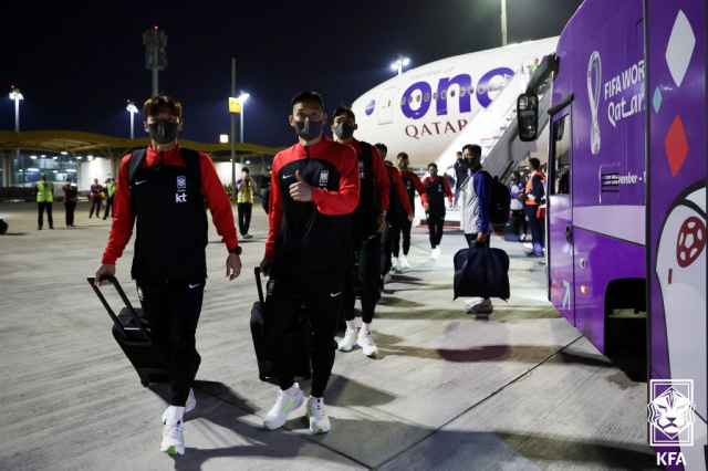 카타르 도하의 하마드 국제공항에 도착한 한국 월드컵 대표팀. 대한축구협회 제공