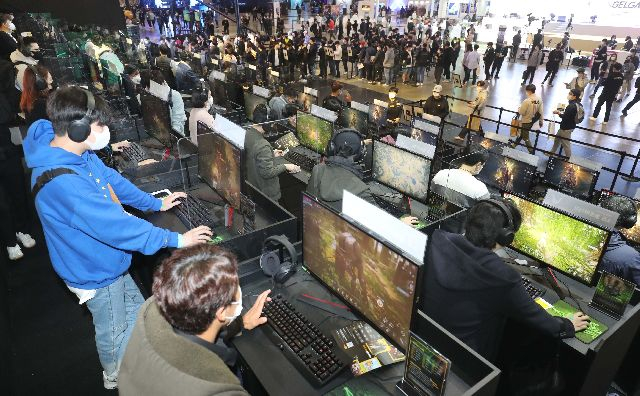 지난해 부산 해운대구 벡스코에서 열린 ‘지스타 2021’ 모습. 부산일보DB