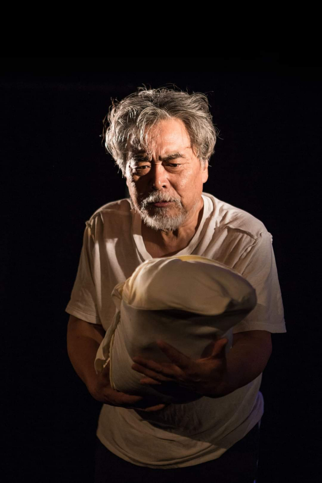 연극 '용서 받은 시간' 공연 중인 박찬영 배우. 극단 바문사 제공