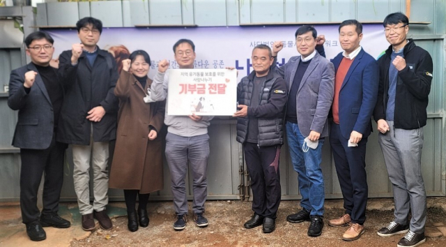 KISA는 지난 15일 지역 민간 유기동물 보호소인 나주 천사의 집을 후원하기 위한 기부금을 전달했다.KISA 제공