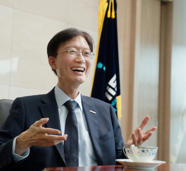 25일 취임 3주년을 맞는 이용훈 울산과학기술원(UNIST) 총장이 지난 23일 간담회를 하고 있다. UNIST 제공