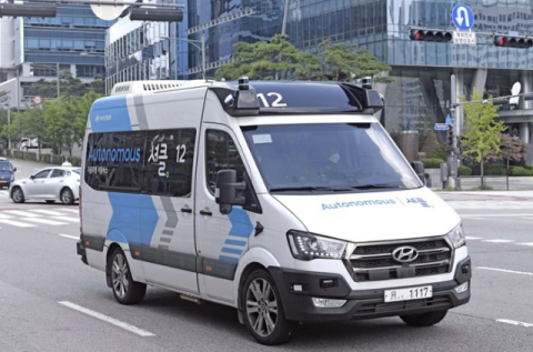 현대차가 쏠라티를 개조해 선보인 자율주행차. 수요응답형 자율주행차로 세종시에서 선보인 바 있으며 경기도 판교에서도 운행될 예정이다. 연합뉴스