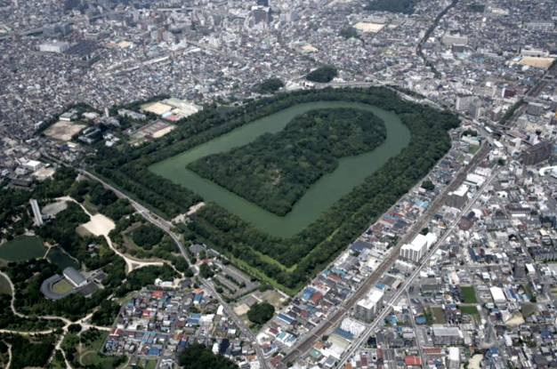 일본 3왕조 교체설과 관련해 가야계가 제2왕조 닌토쿠왕조를 열었다는 주장이 있다. 사진은 길이 486m로 일본 최대의 전방후원분인 닌토쿠왕릉. 사카이관광콘벤션협회 공식사이트 캡처
