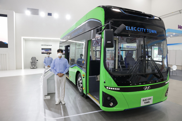 국내 전기차 보급이 늘어나면서 전기차의 급가속·회생제동시 꿀렁거림으로 인한 불편을 호소하는 이들이 많다. 현대자동차의 전기버스 ‘일렉시티 타운’. 현대차 제공