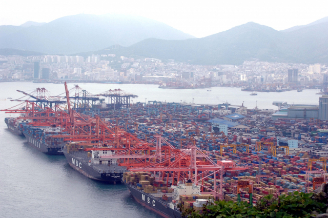 부산 신감만부두 전경. 부산일보DB