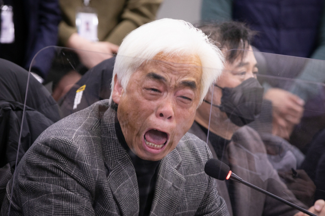 이종철 10.29 이태원참사 유가족 협의회 대표가 20일 국회 의원회관에서 열린 국민의힘 국정조사특위 위원-이태원 참사 유가족 간담회에서 오열을 하며 발언을 하고 있다. 김종호 기자 kimjh@