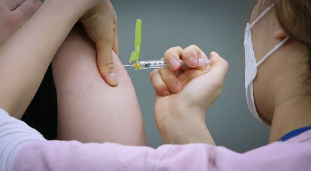 사진은 백신 접종 모습. 부산일보DB