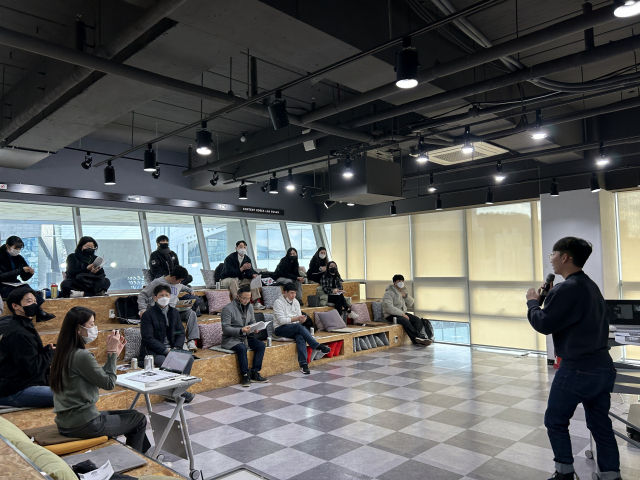 17일 부산콘텐츠코리아랩 센텀메인센터에서 열린 ‘악당의 색’ 프로젝트 제작 발표회. 극단 아이컨텍 제공