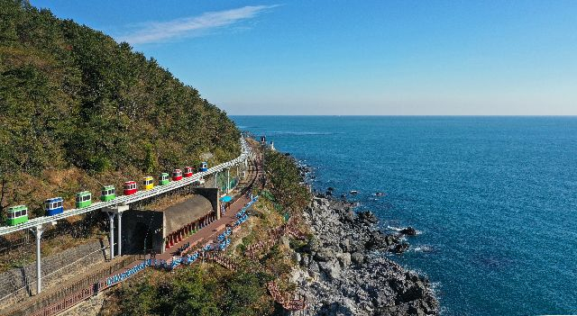 부산 해운대 블루라인 파크 그린레일웨이와 해변열차. 부산일보DB
