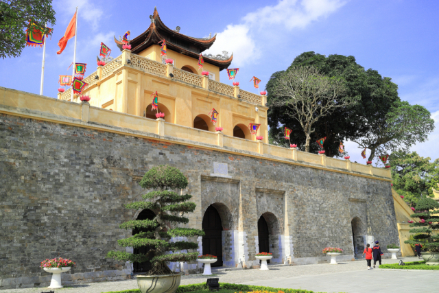 1010년 탕롱에 도읍한 리 왕조 타이또가 건설한 ‘탕롱 황성’. 15세기 명의 지배를 물리친 레 왕조의 황제 레러이는 ‘탕롱’을 ‘동낀’으로 개명하고 다시 레 왕조의 수도로 삼아 황성으로 돌아왔다. 2010년 유네스코 세계 문화유산으로 지정됐다. 휴머니스트출판그룹 제공