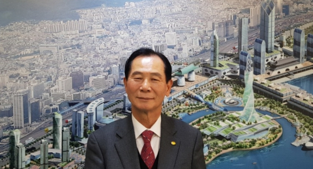 부산 중구 중앙동 신대동관세법인 부산본부에서 최근 만난 부산관세사회 정영화 회장은 가덕신공항 조기 개항의 필요성을 강조했다.