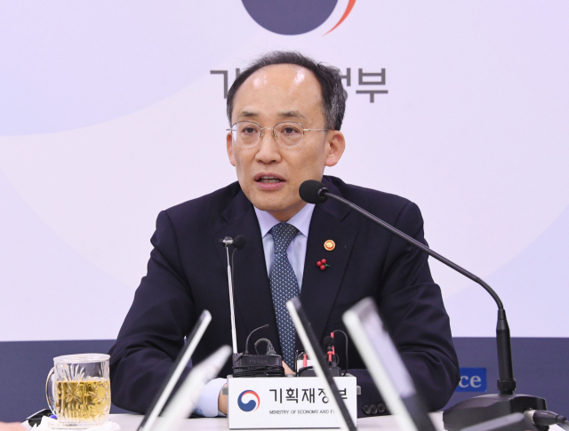 추경호 부총리 겸 기획재정부 장관이 27일 정부세종청사에서 기자간담회를 열고 현안에 대해 답변하고 있다. 기획재정부 제공