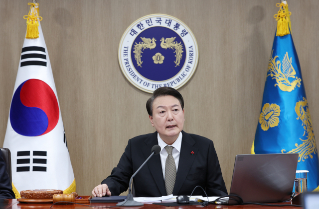 윤석열 대통령이 27일 서울 용산 대통령실 청사에서 국무회의를 주재하고 있다. 연합뉴스