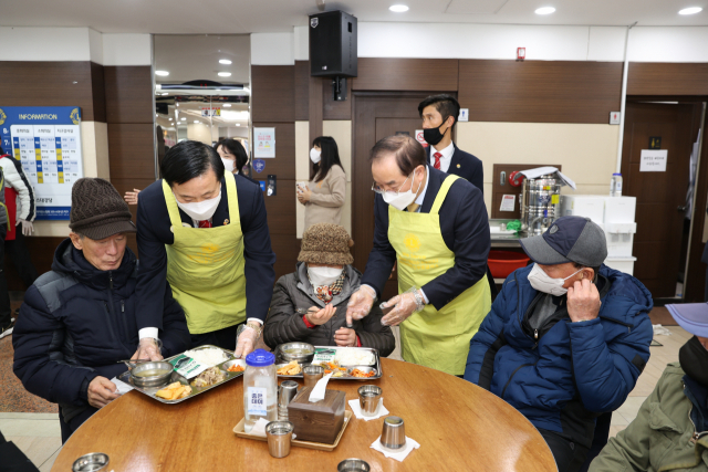 사)라이온스, 무료급식 봉사 진행