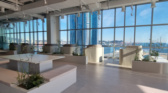 부산 동구 부산역 인근 아스티호텔에 내달 문을 여는 ‘부산형 워케이션 사업’의 거점센터. 부산창조경제혁신센터 제공