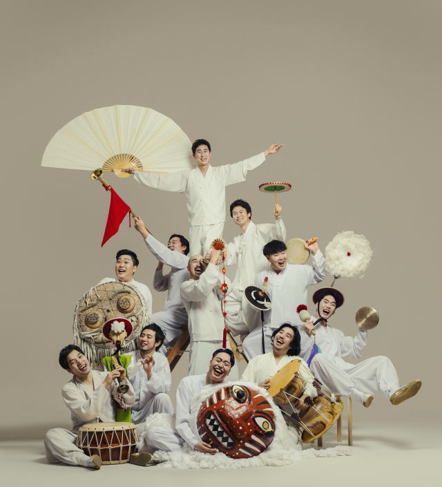 국립부산국악원 ‘흑토끼 연희 판판판’ 초청 공연을 가지는 '연희집단 The 광대'. 국립부산국악원 제공.