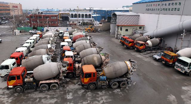 사진은 부산 사하구 신평동 소재 한 레미콘 업체. 부산일보DB