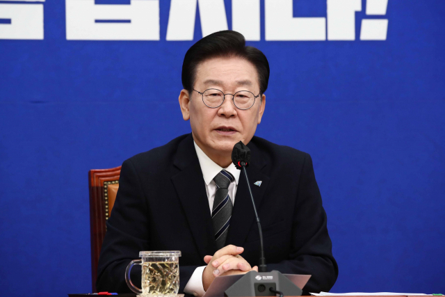 더불어민주당 이재명 대표가 30일 국회 당대표실에서 긴급 기자간담회를 갖고 있다. 김종호 기자 kimjh@
