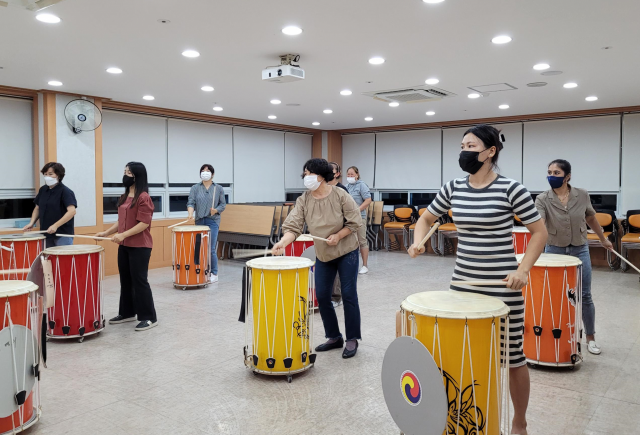 하동군이 다문화가족 지원을 위해 ‘하동의 새로운 힘, 다문화가족 자부심 UP 프로젝트’를 본격 시행한다. 하동군 제공