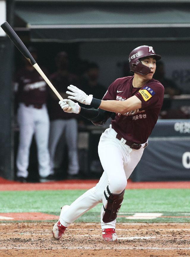 일본 데이터 업체가 WBC 한국 대표팀의 약점으로 왼손 투수 공략을 꼽으며 이정후의 도쿄올림픽 왼손 투수 상대로 무안타를 예로 들었다. 연합뉴스