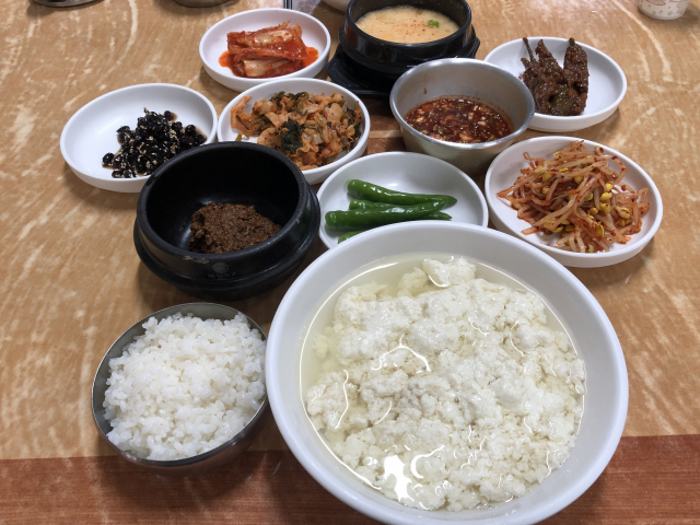 구와우마을의 '구와우순두부'. 빡장장을 더하면 구수하고 뜨끈한 맛이 일품이다.