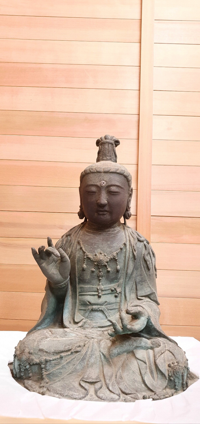 대전 국립문화재연구원 수장고에 있는 금동관음보살좌상. 연합뉴스