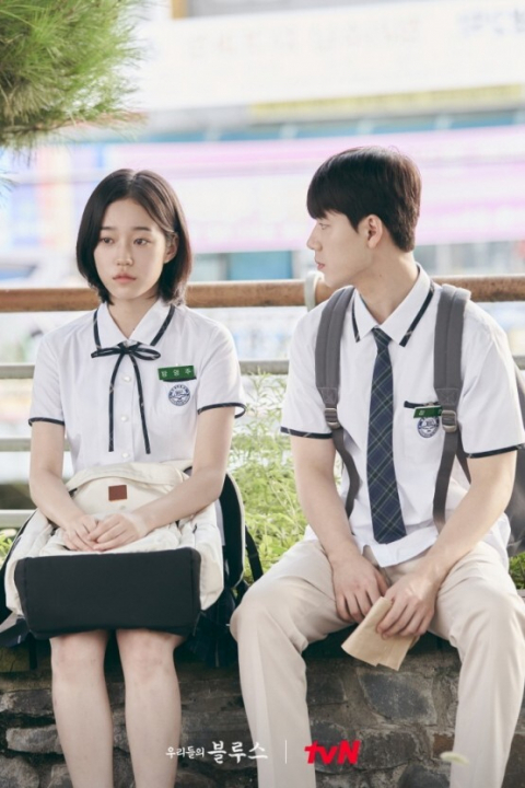 tvn 드라마 ‘우리들의 블루스’에 등장하는 극중 영주와 현. tvn 화면캡처