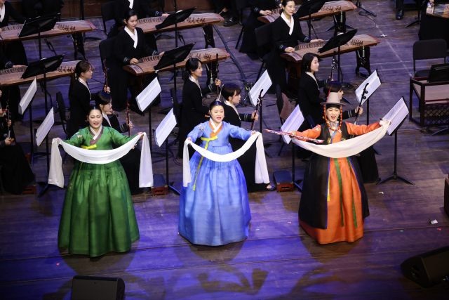 지난 3일 국립국악원 창작악단 ‘축원’ 공연 모습. 국립부산국악원 제공