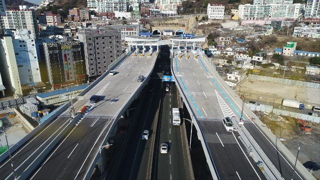 부산 서구 암남동과 사하구 구평동을 연결하는 천마산터널.연합뉴스