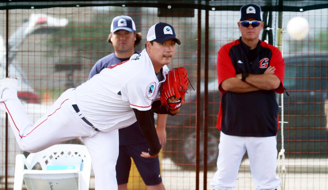 롯데 자이언츠 래리 서튼 감독은 27일 2023시즌 롯데 자이언츠 선발 투수진의 구성을 공개했다. 롯데의 2023시즌 선발 투수로 낙점된 투수 나균안. 정종회 기자 jjh@