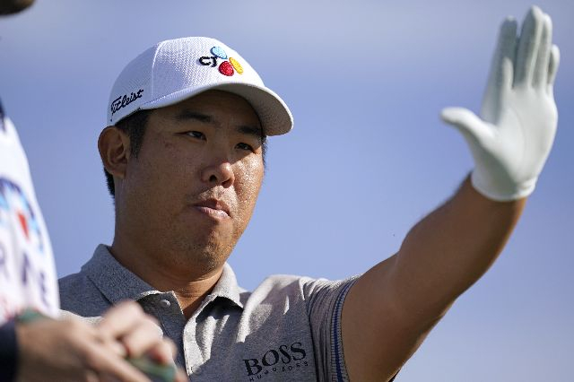 PGA 투어 혼다클래식 최종일 부진으로 시즌 두 번째 톱10 진입이 무산된 안병훈. 지난 2021년1월 파머스 인슈어런스 오픈 1라운드 2번 홀에서 안병훈이 페어웨이를 바라보고 있다. 연합뉴스