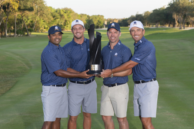 LIV 골프 2023시즌 개막전 단체전에서 우승한 아니르반 라히리(왼쪽부터) 브라이슨 디섐보 폴 케이시 찰스 하월 3세가 우승 트로피를 들고 포즈를 취하고 있다. 하월 3세는 개인전에서도 우승, 두 배의 기쁨을 누렸다. AP연합뉴스